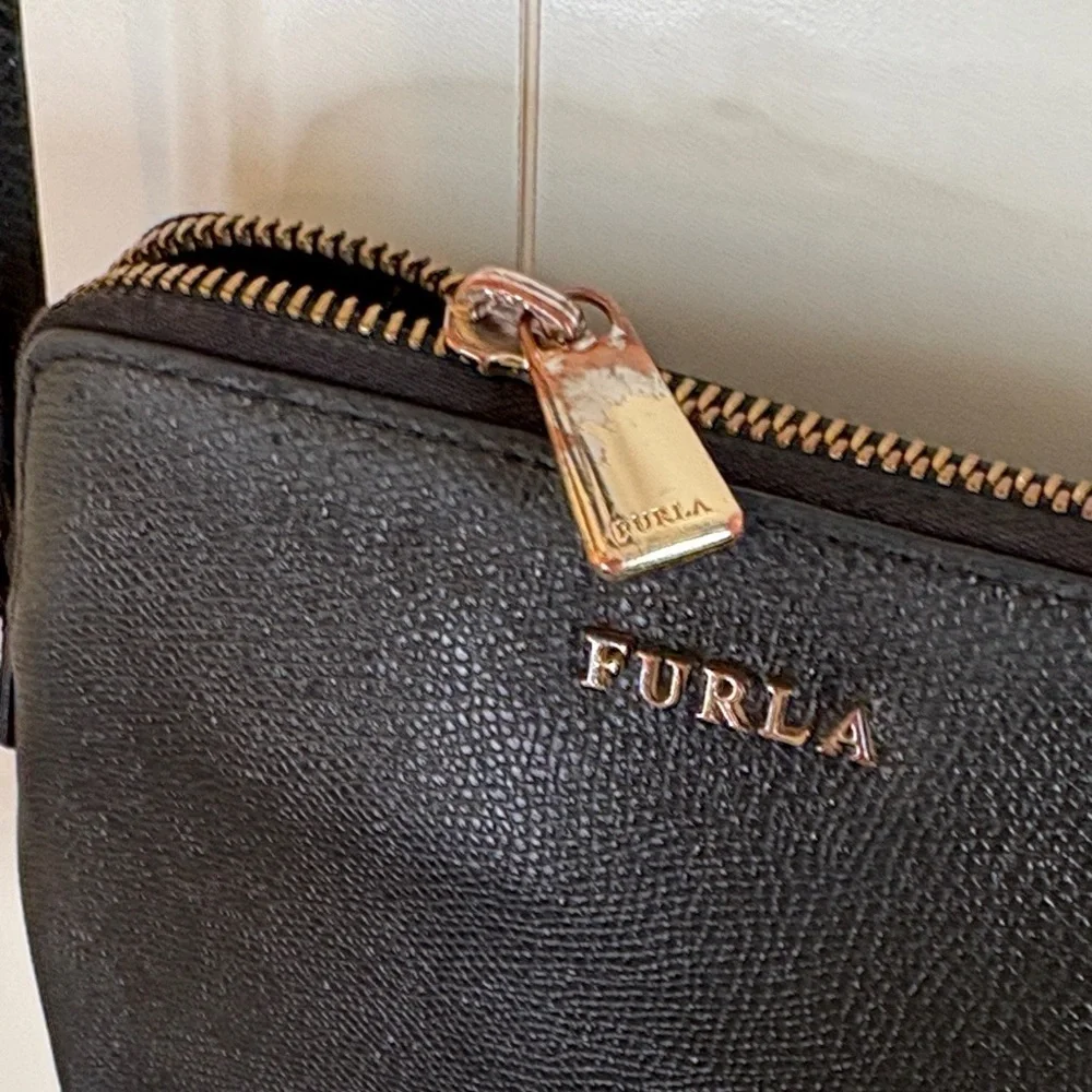 Furla Elegant Black Pebbled Leather Crossbody Bag